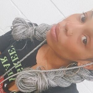 Meet your Posher, Amira